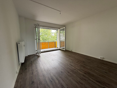 Wohnzimmer - 4 Zimmer Etagenwohnung zur Miete in Chemnitz