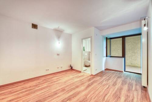 UG - Zimmer von Tür - 