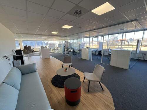 Bild 1 - Bezugsfertige Bürofläche mit Glasbüros, Lounge & Top-Anbindung - möbliert möglich