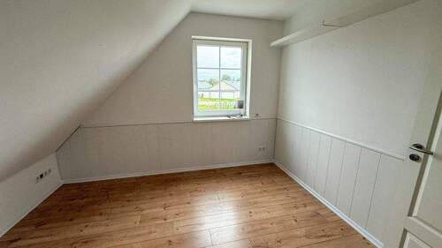 Zimmer mit beg. Kleiderschrank - 