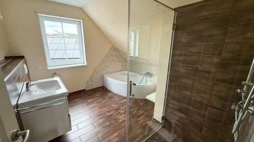 Vollbad im Dachgeschoss - 