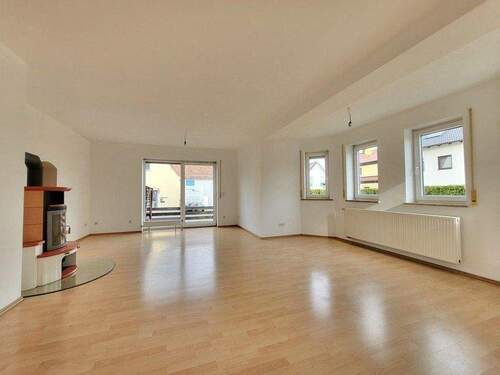 Wohn-Esszimmer - 5 Zimmer Mehrfamilienhaus, Wohnhaus zur Miete in Röthenbach