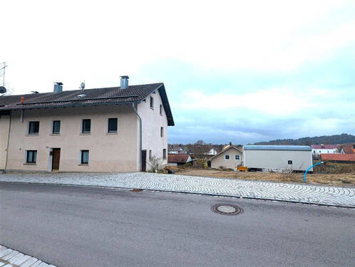 Bestandsgebäude und Baugrundstück - Haus + separates Baugrundstück für Handwerker und Investoren mit Ideen!