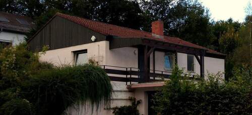 Der glasüberdachte Eingang ... - Mehr Platz. Mehr Grün. Mehr Ruhe. Genussvoll leben am Stadtrand.