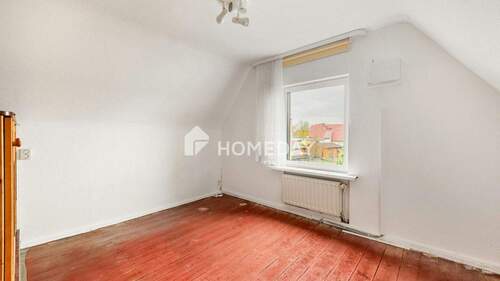 1. OG Schlafzimmer 1 - 