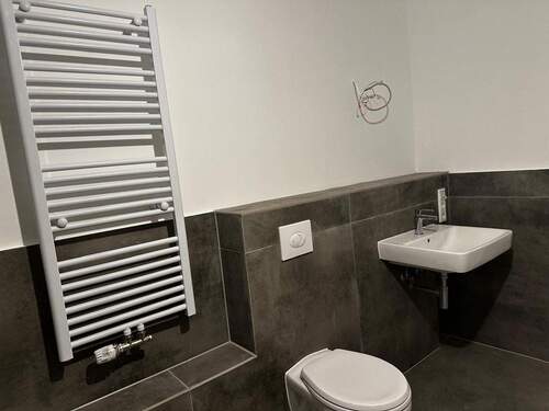 Bild 1 - 2,5 Zimmer Neubau-Wohnung mit Weitblick, Naturenergie, Barrierefrei mit Aufzug