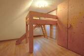 2.OG: 2. Kinderzimmer mit Schrank, DSC.JPG - 
