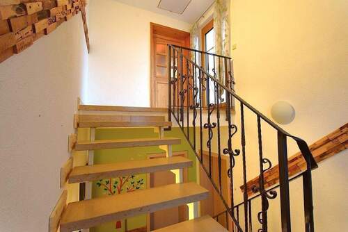 Treppenhaus zum 1. OG DSC.JPG - Mehrfamilienhaus, Wohnhaus mit 224,00 m&sup2; in Böbingen an der Rems zum Kaufen