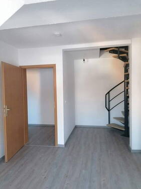 Treppenaufgang - 2 Zimmer Etagenwohnung in Nürnberg