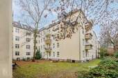 Außenansicht Hinterhof - Urban leben, entspannt wohnen: Helle 2- Zimmer- Altbauwohnung in Top-Lage