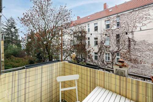 Blick vom Balkon - 2 Zimmer Etagenwohnung zum Kaufen in Berlin