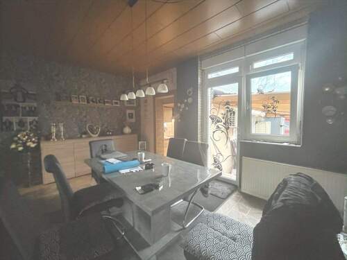 Esszimmer mit Ausgang zur Terrasse - 