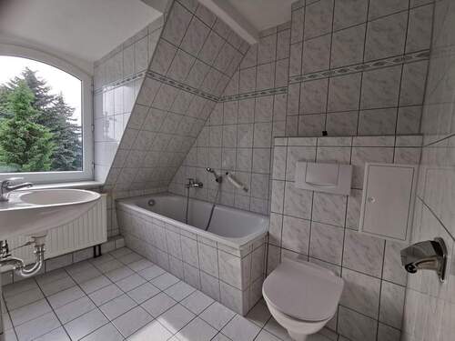 Bad - 2 Zimmer Etagenwohnung zur Miete in Teuchern OT Trebnitz