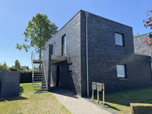 Außenansicht - Neuwertige 2 Zimmer Wohnung mit Balkon in Deegfeld 1.OG
