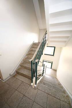 Treppenhaus - 2 Zimmer Etagenwohnung zur Miete in Helbra