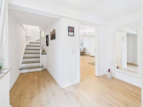 Flur - 9 Zimmer Mehrfamilienhaus, Wohnhaus in Bad Salzuflen