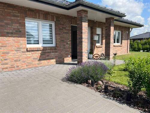 Modern und neuwertig - 4 Zimmer Bungalow in Cadenberge