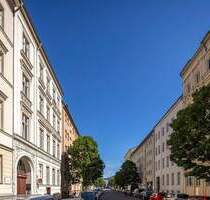 Investieren in Bestlage: 4-Zimmer-Altbauwohnung mit Stil nahe Rosa-Luxemburg-Platz, Berlin-Mitte!