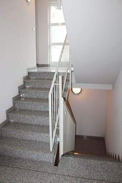 Treppenhaus.JPG - 2 Zimmer Etagenwohnung in Wald-Michelbach