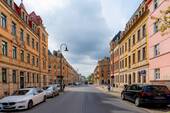 Blick in die Straße - Etagenwohnung mit 98,20 m² in Dresden zum Kaufen