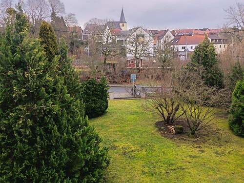 Blick zur Strasse - Grundstück in Wiesbaden-Igstadt