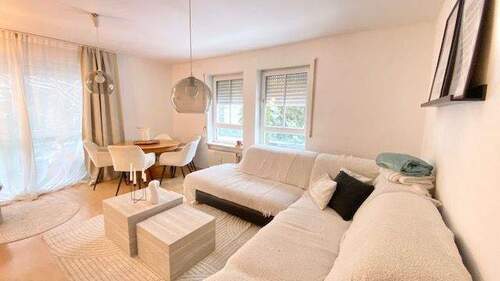 Wohnzimmer .jpg - 3 Zimmer Etagenwohnung zum Kaufen in Freilassing