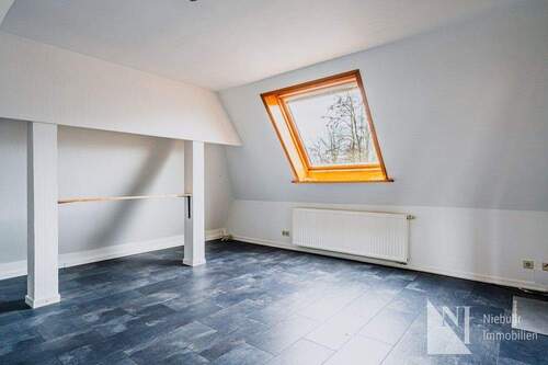 Zimmer oder Spielzimmer im DG - 