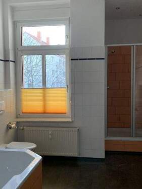 Bad mit Wanne - 