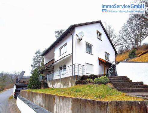 Titelbild - Renovierungsbedürftiges und vermietetes Einfamilienhaus in idyllischer Lage mit viel Potenzial