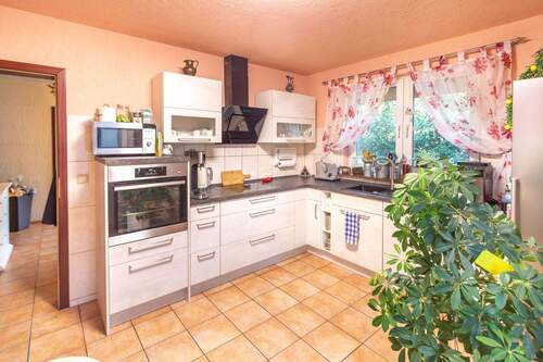 EG Küche mit Einbauküche - 