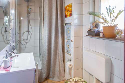 EG Gäste-WC mit Dusche - 