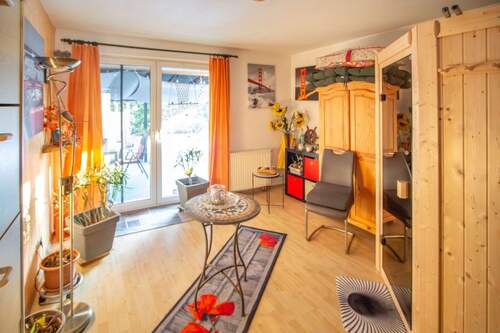 EG Arbeitszimmer mit Sauna und Ausgang zum Garten - 