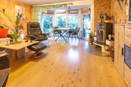 EG Wohnzimmer mit Ausgang zur Süd-Terrasse - 