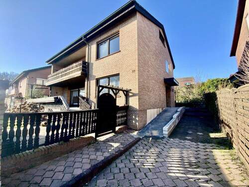 Zugang zum Haus - 8 Zimmer Einfamilienhaus in Werne