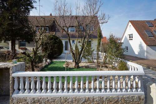 Straßenseite Haus - 