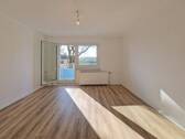 Wohnzimmer - Musterfoto - 4 Zimmer Etagenwohnung zur Miete in Chemnitz