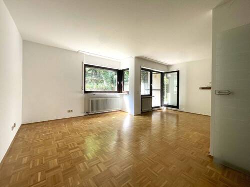 Wohnzimmer - 2 Zimmer Etagenwohnung zum Kaufen in Stuttgart