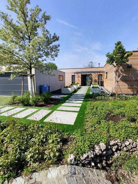 Zugang Haus und Garage - 5 Zimmer Bungalow zum Kaufen in Neuötting