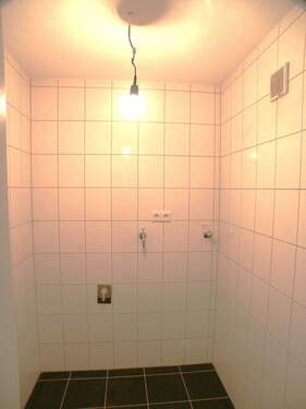 Hauswirtschaftsraum für Waschmaschine und Trockner - 