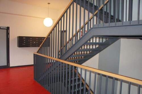 Treppenhaus und Briefkastenanlage - 