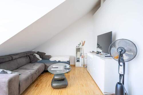 Wohnbereich (Ansicht 2) - 2 Zimmer Etagenwohnung in Neufinsing