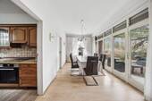 Esszimmer mit Zugang zur Küche - Einfamilienhaus mit 171,40 m² in Hamburg / Jenfeld zum Kaufen