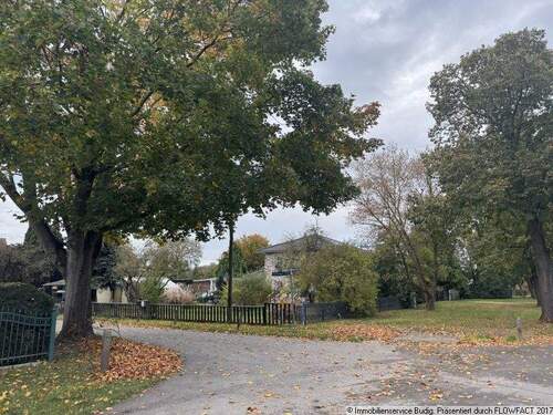 Blick von der Straßenecke zum Grundstück - Grundstück zum Kaufen in Neuenhagen