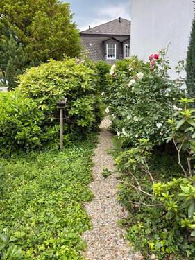 wunderschön eingewachsen - 8 Zimmer Einfamilienhaus zum Kaufen in Schlangenbad