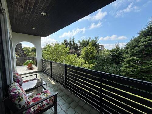Sonnenbalkon - 8 Zimmer Einfamilienhaus in Schlangenbad