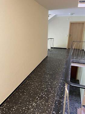 Treppenhaus - Etagenwohnung mit 57,00 m&sup2; in Obrigheim zur Miete