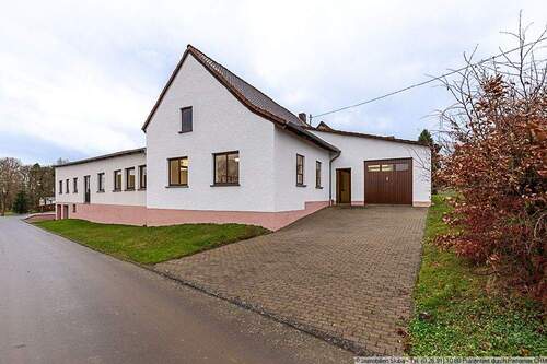 Zufahrt Halle von hinten - 