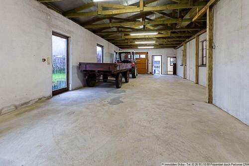 09-Halle mit separater Zufahrt - 