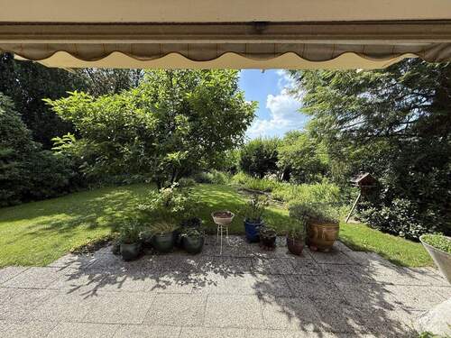Blick v. Loggia in den Garten - 
