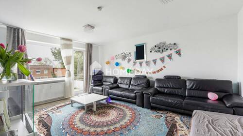 Wohnzimmer 1 - 4 Zimmer Etagenwohnung in Hamburg